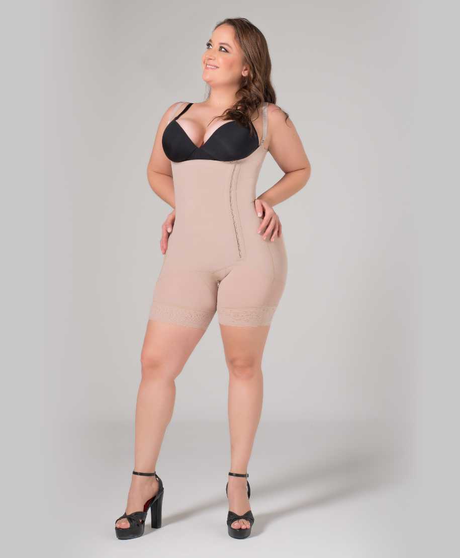 Left-sided hooks open bust shaper. Fajitexinternacional